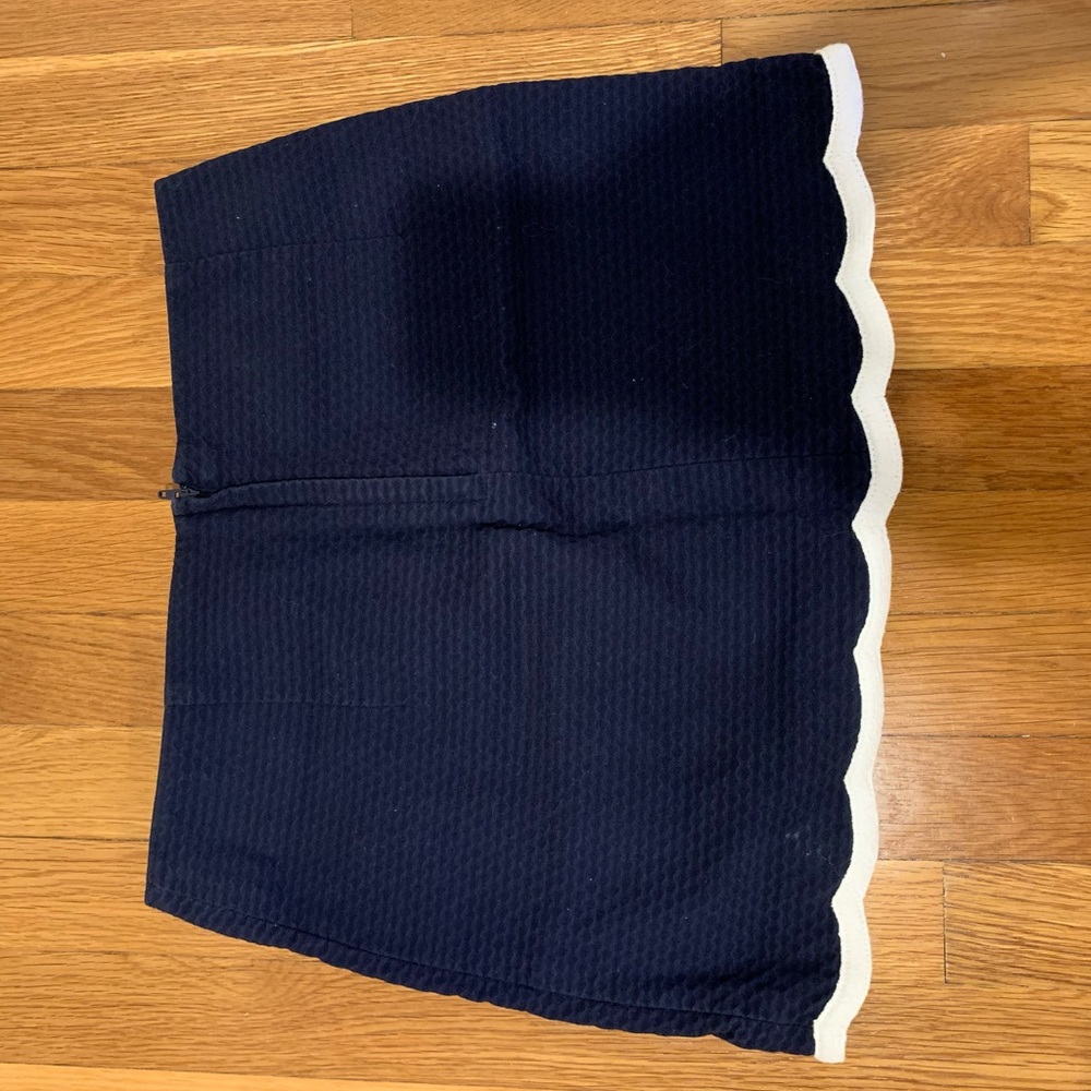 Lily Pulitzer Nagy Scalloped Skort w/ White Trim - Picture 2 of 2